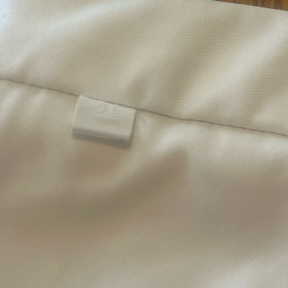 Lululemon Women’s Long Story Short In White Walking Gold Shorts 6 - Picture 7 of 8